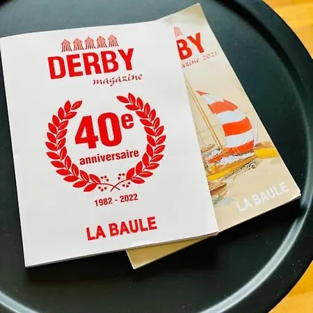 Un Nid Dans Les Pins Daire