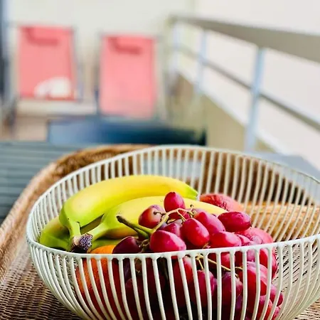 Un Nid Dans Les Pins *