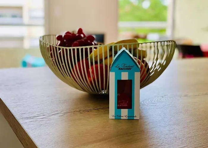 Un Nid Dans Les Pins *