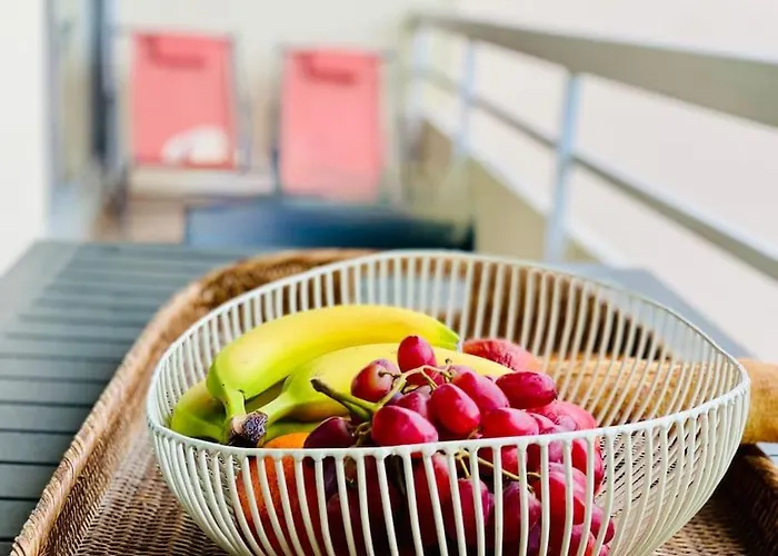 Un Nid Dans Les Pins *